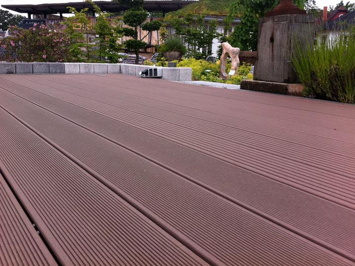 Simple-to-Set up WPC DIY Decking Tiles - Inexpensive Wooden Plastic Composite Flooring